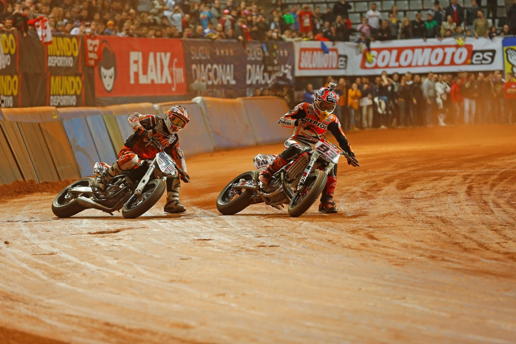 In the open class the outstanding rider of the night was reigning AMA Pro Flat Track Grand National Champion Brad Baker. At the end of the night Marquez and Baker fought it out handle bar to handlebar in an incredible ten-lap battle in the Superfinal.
