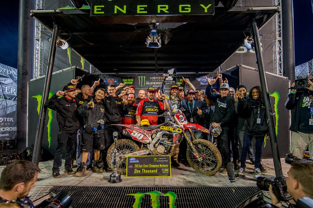 Geico Honda celebrates Stewart's Championship