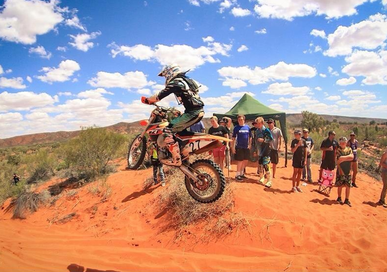 Ivan Long gave the brand new KTM Desert Racing Team a first-up win at the famous Deep Well Motocross event, south of Alice Springs, which featured 45-degree temperatures and 170kph top speeds. Pics: Simon Dower photography