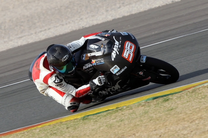 10th Juanfran Guevara 1.40.382 (48 laps): “These opening two days of testing have seen us focus on trying out the new chassis. We have been going well with the setup choices but there is still plenty of work to be done. We need to collect more data. I love this new bike, I feel very comfortable riding it. We are working mostly on the engine and suspension at the moment, trying to find my best seating position. I am very happy, because we have improved our times a lot compared to the opening day. I also improved my feeling with the bike a lot. Our aim is now to completely adapt to the bike, in order to be competitive and, eventually, get up there with the top riders. Tomorrow we will try to keep developing and I hope to clock a 1’39s if all goes well.”