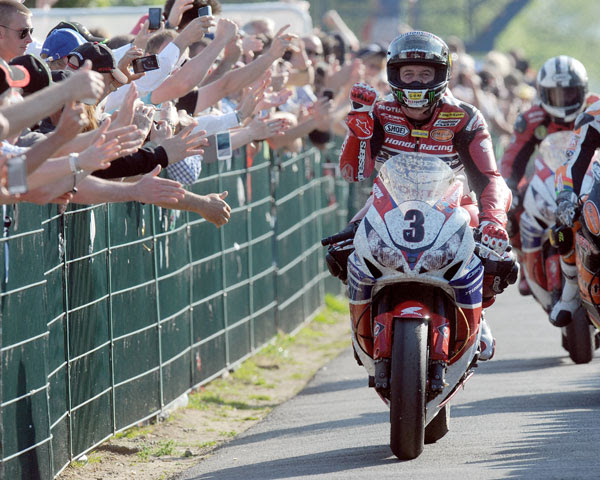 After taking number three last year to honour Joey Dunlop’s first TT win for Honda, twenty-times TT winner John McGuinness will revert back to number one on the grid, with the Morecambe Missile having won races in 2011 and 2012 starting from the head of the field. The experienced Honda Racing rider will be expected to use the advantage of the clear road to try and break the chasing pack.