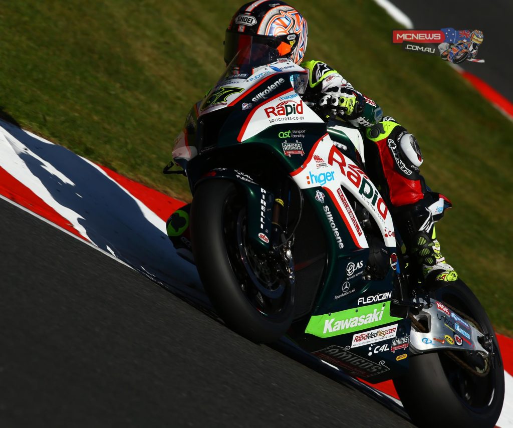 Byrne’s third pole came with a lap in 1m 26.131secs, just 0.058secs up on Lloyds British GBmoto Kawasaki’s Chris Walker. His team-mate James Ellison completes the front row of the grid after his spell at the top earlier in the session.