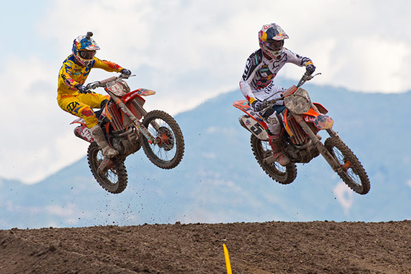 With a title on the line, Roczen and Dungey battled throughout the day. (Photo: Matt Rice) 
