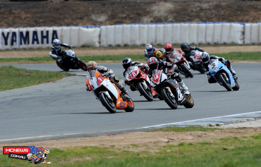 Pro Twins and Nakedbike field at Wakefield Park