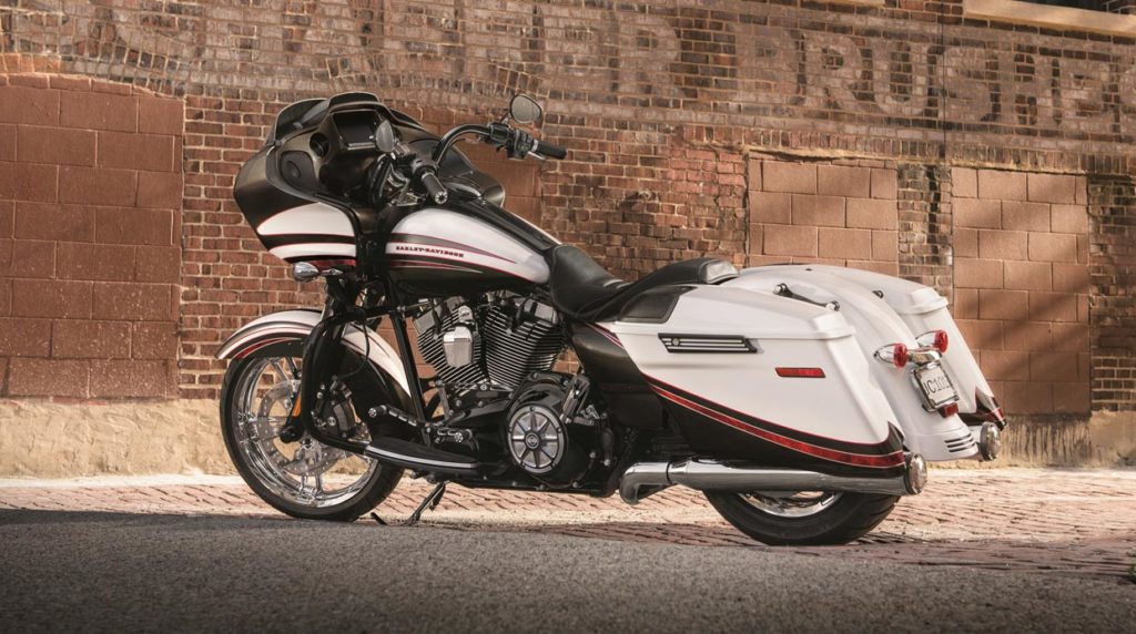 Harley-Davidson Road Glide Special in Arctic Flash