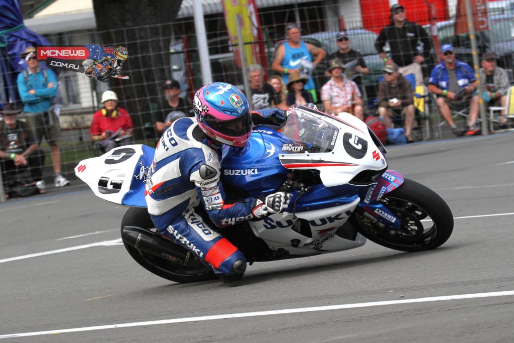 Guy Martin races Suzuki GSXR1000 around Cemetery Circuit