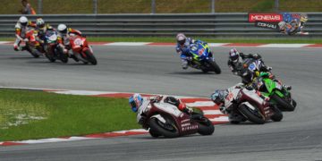 Zamri Baba leading the SuperSports 600cc race