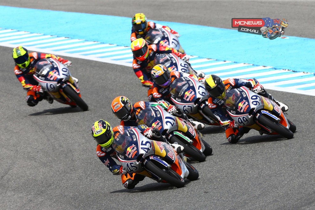 Olly Simpson leads the pack at the Jerez Red Bull Rookies Cup season 2015 opener