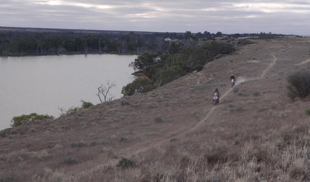 BMW GS Safari Enduro 2015 - Riding along the Murray River