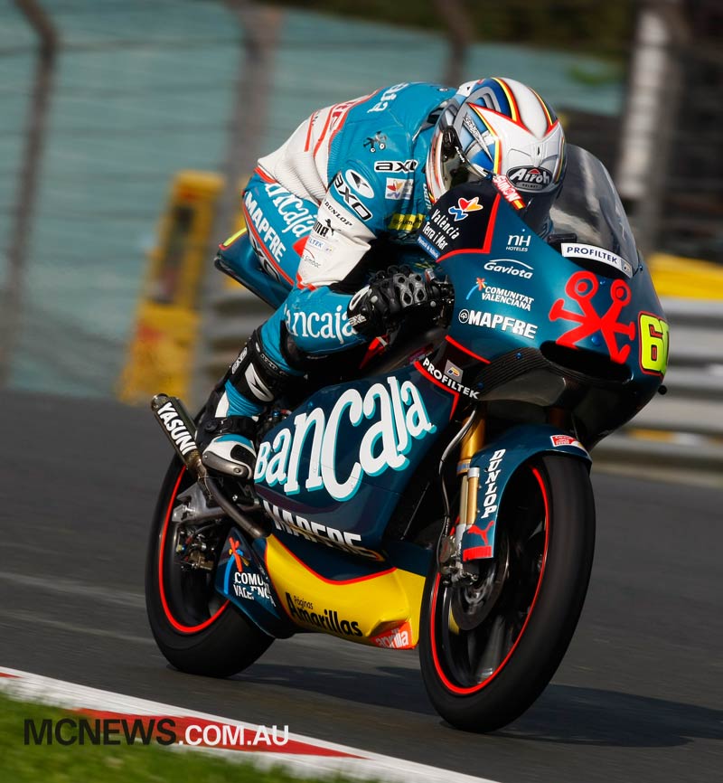 Julian Simon on his way to victory in the 125cc category at Sachsenring in 2009