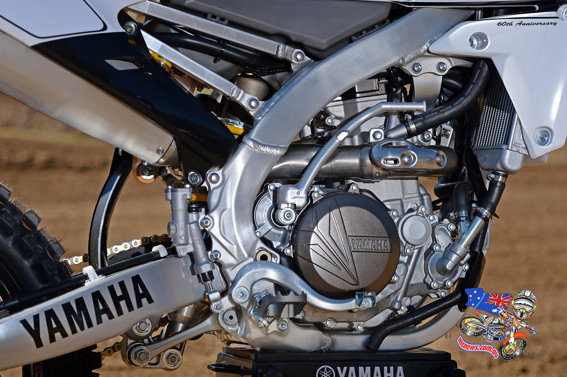 Yamaha YZ 450F 2016: Moto conta com controle de Largada!..