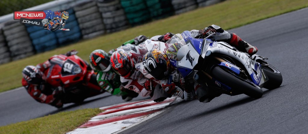 2015 Japanese Superbike - Autopolis - Katsuyuki Nakasuga leads