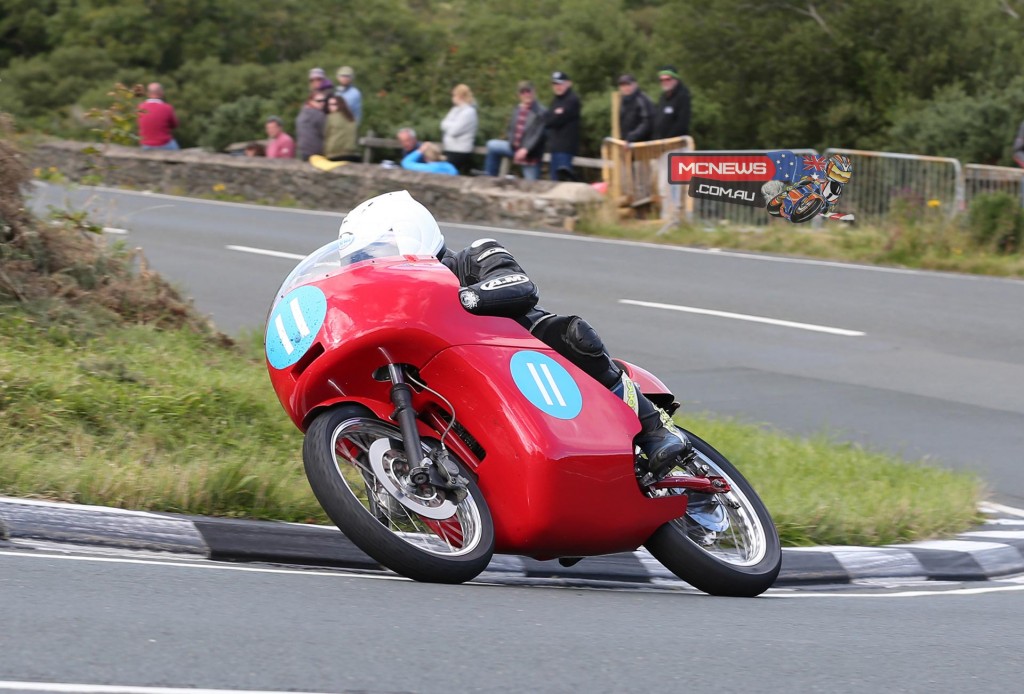 Doug Snow’s 340cc Ducati looks very stylish as sweeps round the tight right hander at the Ramsey Gooseneck