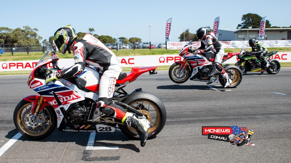 ASBK Yamaha Motorcycle Insurance Superbikes Race One Start - ASBK 2015 Round Five Phillip Island
