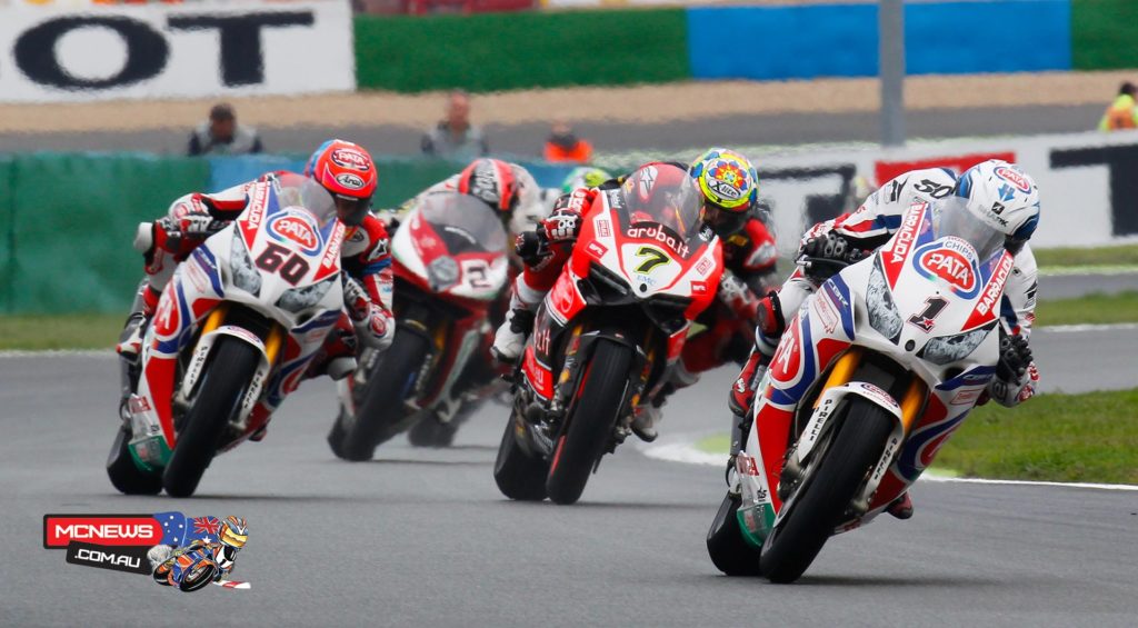 Sylvain Guintoli leads Chaz Davies at Magny Cours in 2015