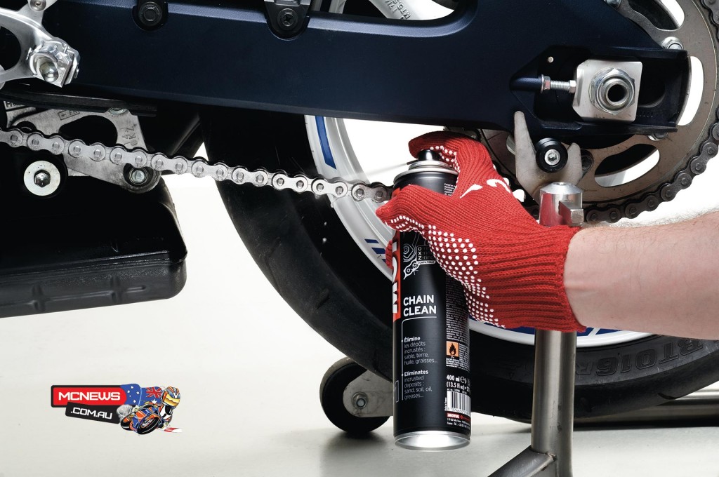 Motul Motorcycle Chain Maintenance Guide - Always apply MOTUL chain spray to the inside