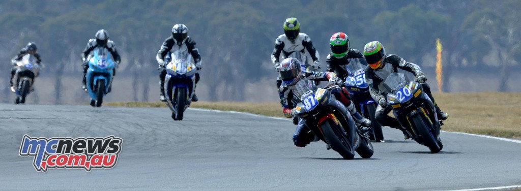 Yamaha YZF-R3 Cup action from ASBK 2016 at Wakefield Park
