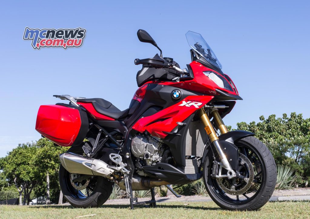 In the touring range, BMW Motorrad is offering a Navigator V with  the R 1200 RT, R 1200 R, K 1600 GT, K 1600 GTL or S 1000 XR . There are further bonuses available with the 2015-plated S 1000 XR – genuine BMW panniers and top box. 
