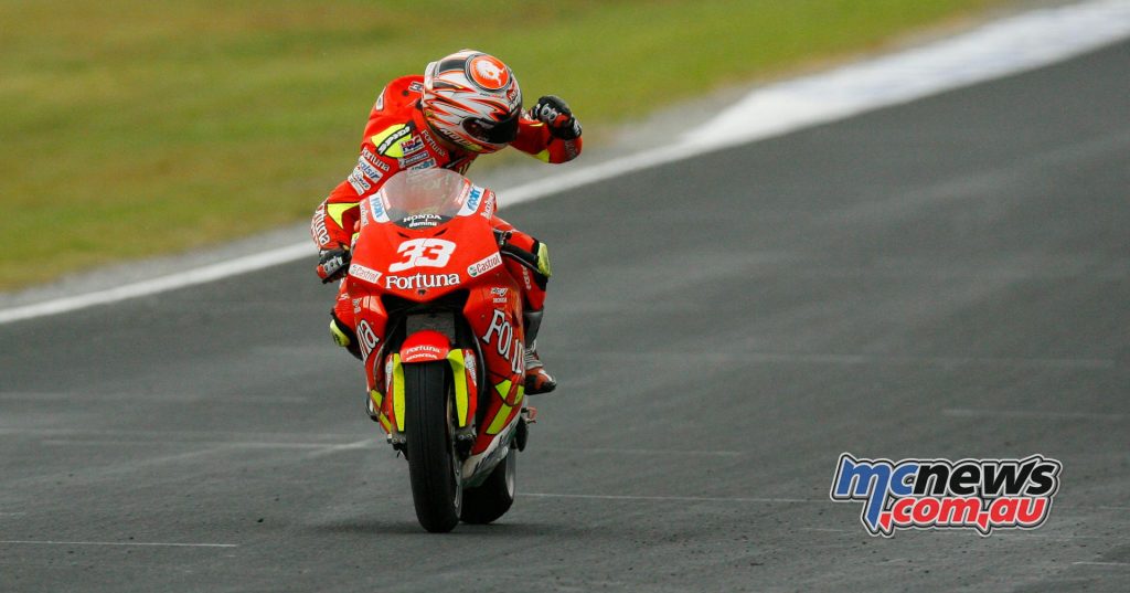 2006 - STILL THE BEST AMONG THE SATELLITE TEAMS In 2006 come four more victories in MotoGP, three with Marco Melandri and one with Toni Elias in a spectacular Portuguese GP at Estoril, won in a sprint finish on Valentino Rossi. Fausto Gresini’s team is therefore once again the best satellite team in a category which has become increasingly competitive.