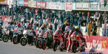 The Arai 500 starts with Andrew Johnson/Honda CB1100R taking the lead.