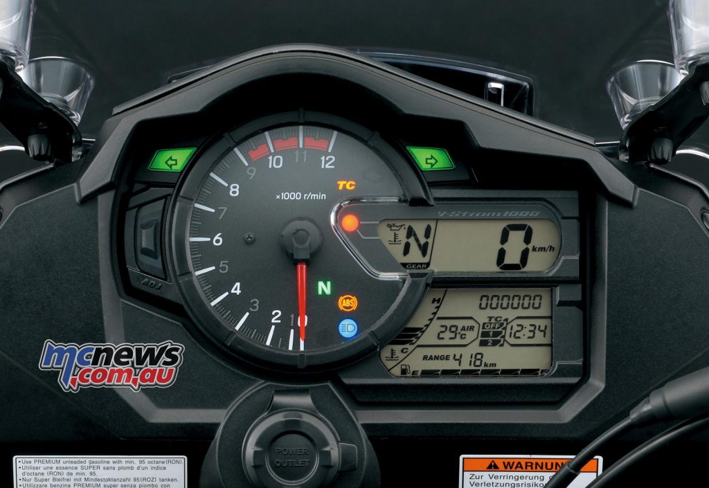 2017-suzuki-dl1000a-dash-1