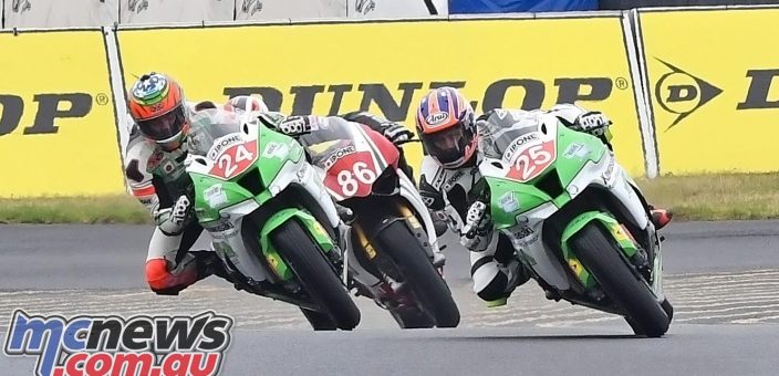 Josh Brookes (#25) battles with Robbie Bugden (#24) and Beau Beaton (#86), at the Swann Superbikes Finale, December 2016