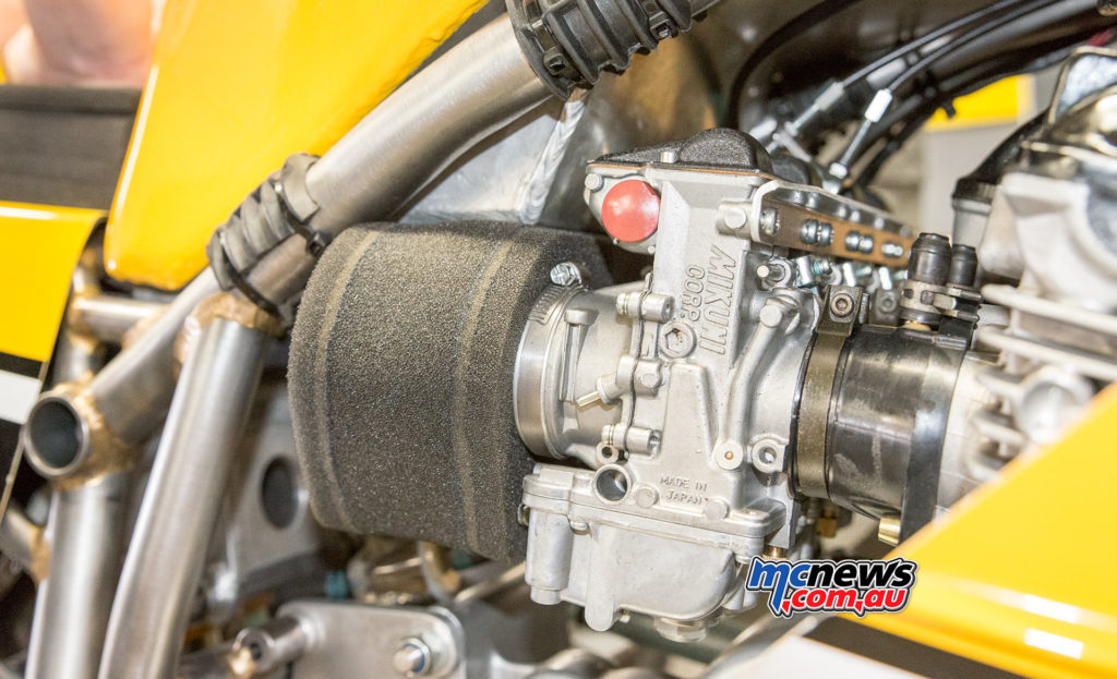 Roger Winfield prepared Harris Yamaha with a set of 36mm Mikuni flatslide carburettors