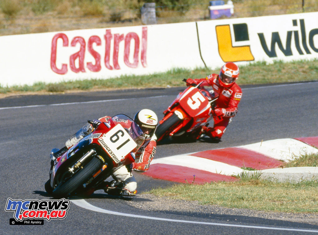 Bathurst 1986 - Wayne Clarke/Suzuki leads Kevin Magee/Yamaha 750