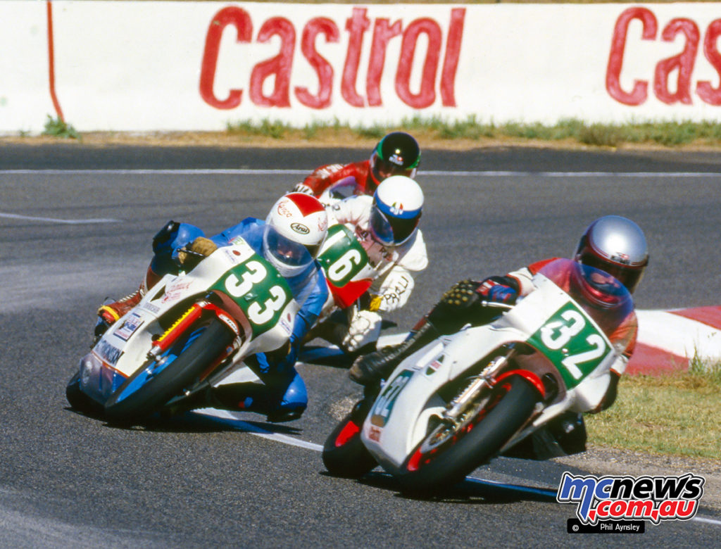 Bathurst 1986 - Hamish McNicol/Yamaha TZ250, Martin Renfrey/Honda RS250 and Russell Howard/Yamaha TZ250