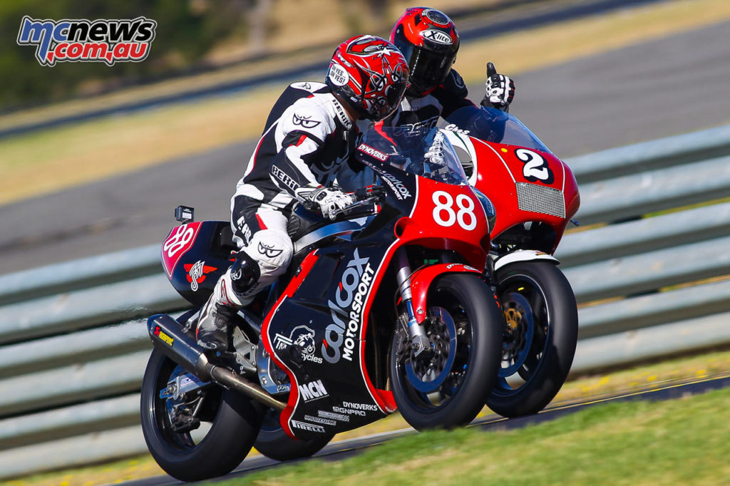 2017-Island-Classic-CW-Pablo'sMotorcycleTyresPeriod6Formula1300-Chas-Hern-Dean-Oughtred- 2017 Island Classic - Pablo's Motorcycle Tyres Period 6/New Era Formula 1300 - Chas Hern, Dean Oughtred - Image: Cameron White