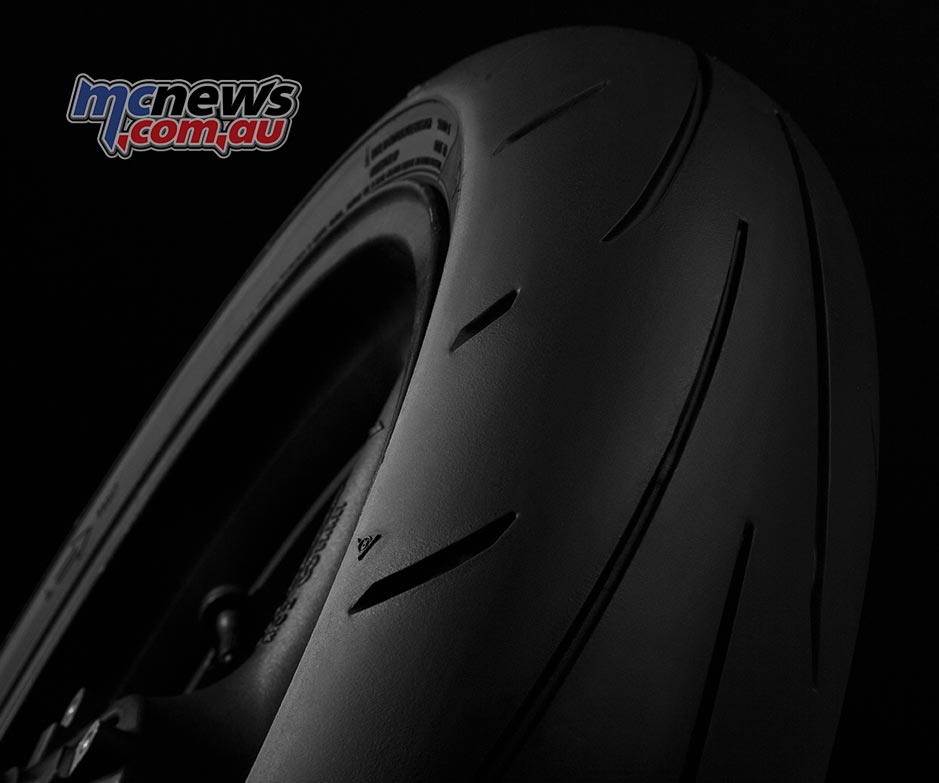 While the centre compound offers better wear properties without any loss of traction the cornering footprint on the Sportmax Q3+ has also been increased.