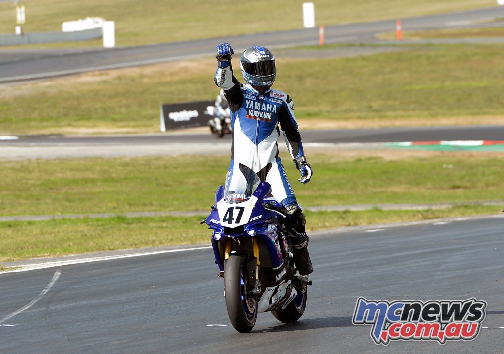 Wayne Maxwell took the clean sweep into the championship lead at Round 3
