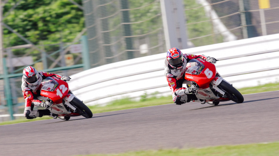 Kunii and Yamanaka battle it out in Race 1