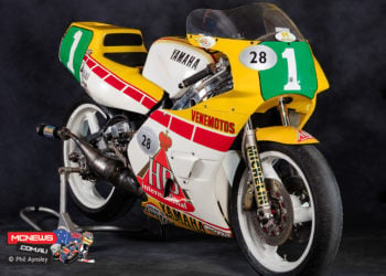 1986 Carlos Lavado Yamaha YZR250 (OW82)
