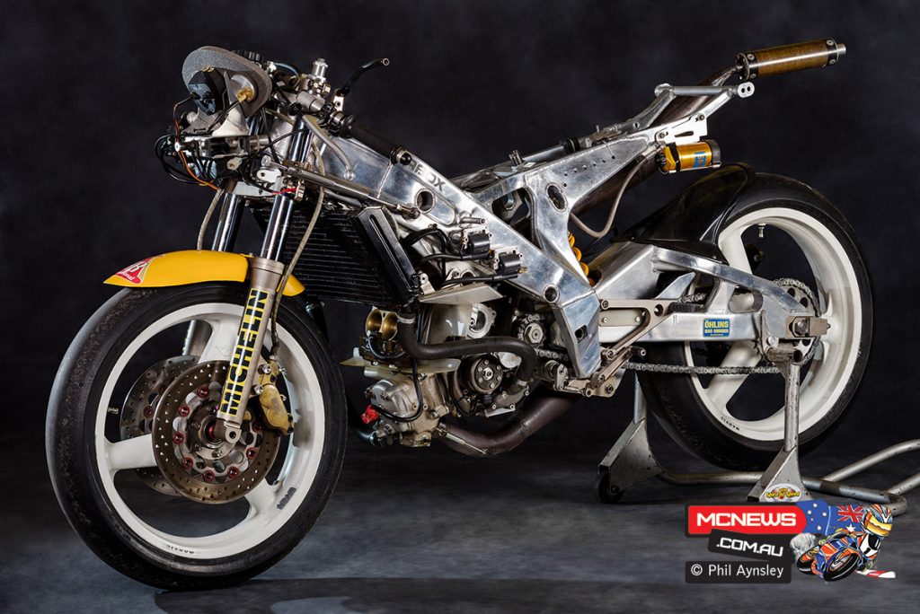 1986 Carlos Lavado Yamaha YZR250 (OW82)