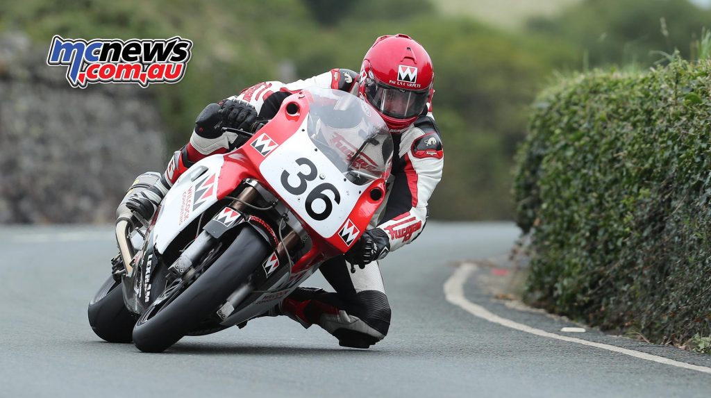 Dan Stewart (750 Kawasaki/MBR/Wilcock Consulting), winning privateer, approaching the Gooseneck during Tuesday's Motorsport Merchandise Superbike Classic TT race. PICTURE BY DAVE KNEEN