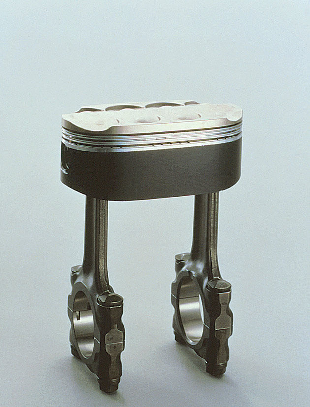 Honda NR750 oval piston with dual connecting rods
