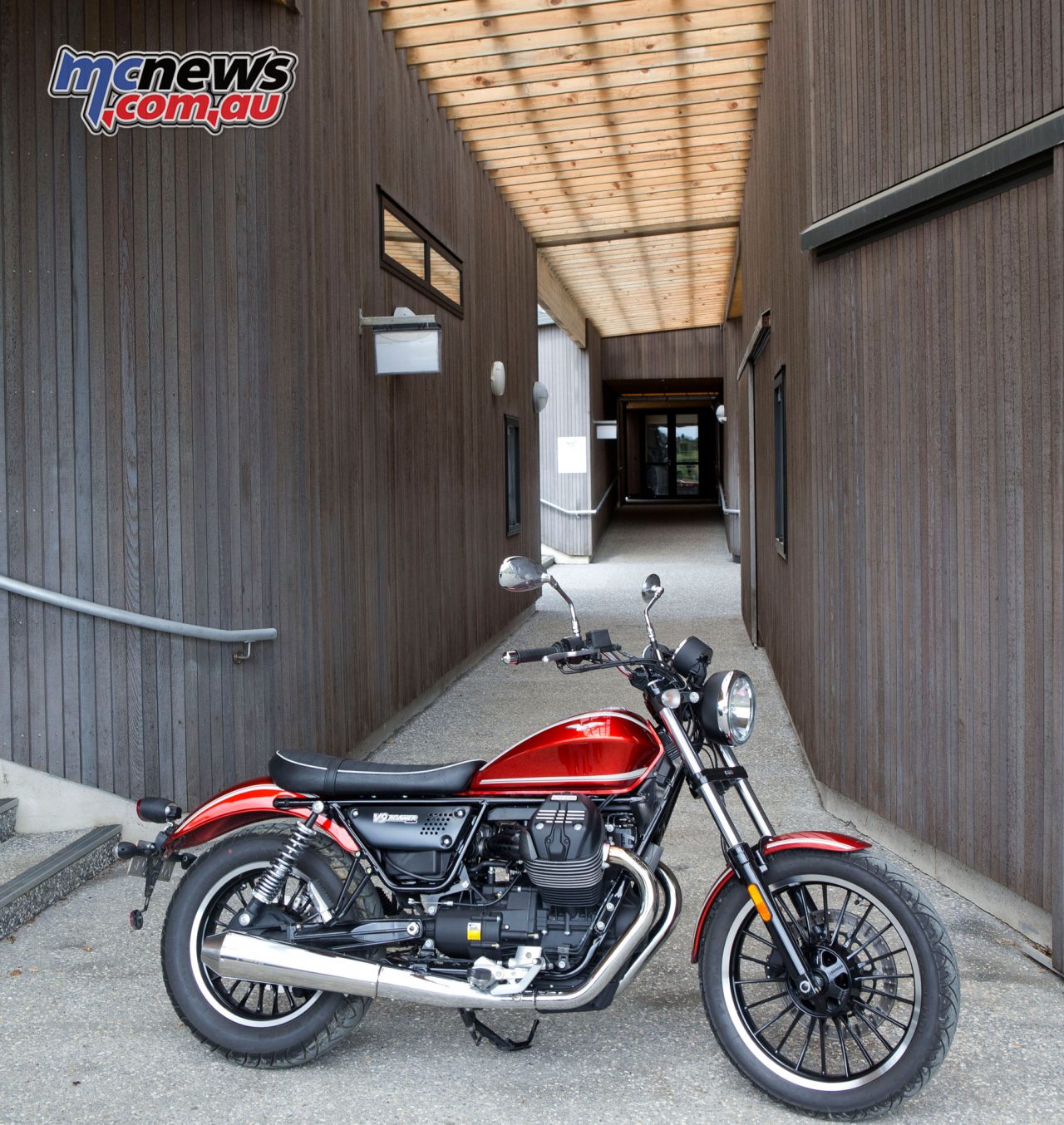 2017 moto guzzi v9 roamer specs