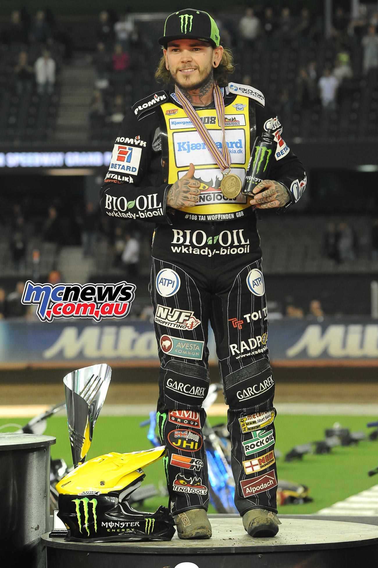 2017-FIM-SpeedwayGP-Melbourne-CRWimage-Britains-Tai-Woffinden-takes-the-bronze