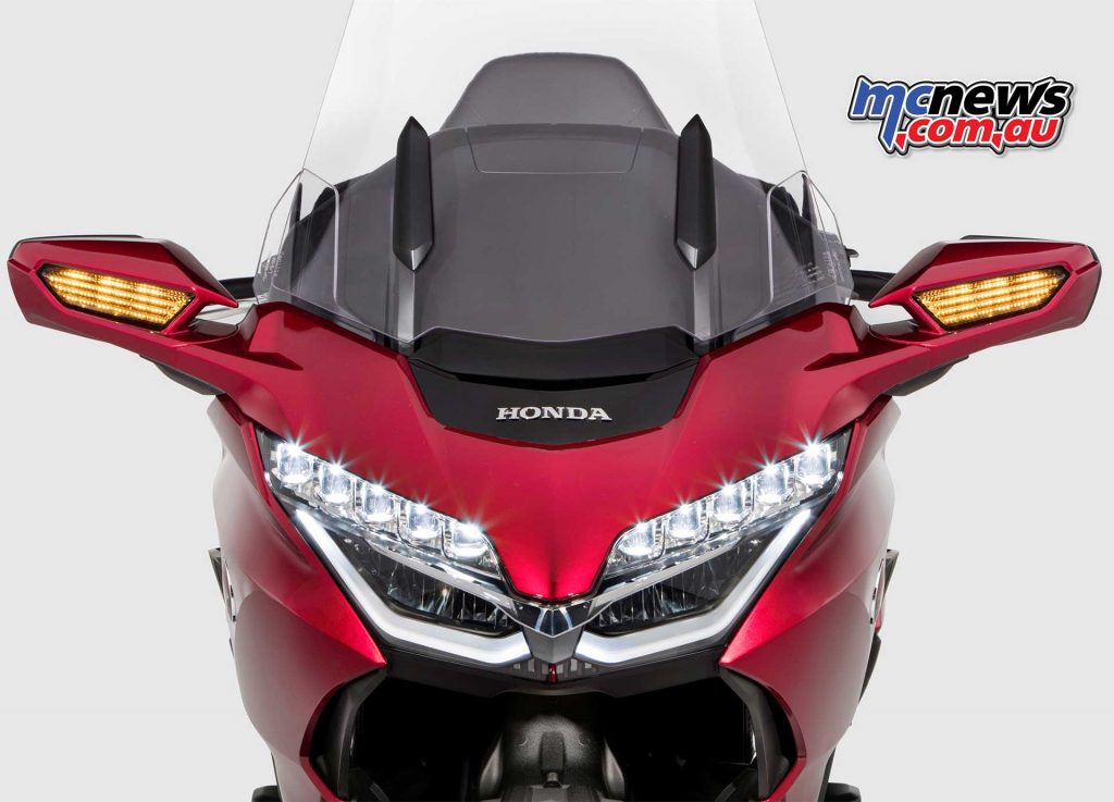The new ‘face’ is daringly forward-slanting; combined with the compact fairing proportions, it presents an energetic frontal signature.