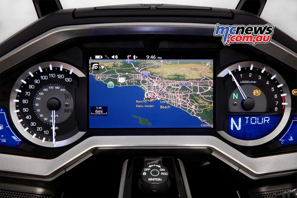 The 7-inch full-color TFT liquid crystal display screen provides infotainment-related information (for the audio and navigation systems) as well as managing the HSTC and suspension adjustment. Information is displayed in differentiated segments in a very functional order, so the rider can get all the relevant data with the minimum of eye movement.