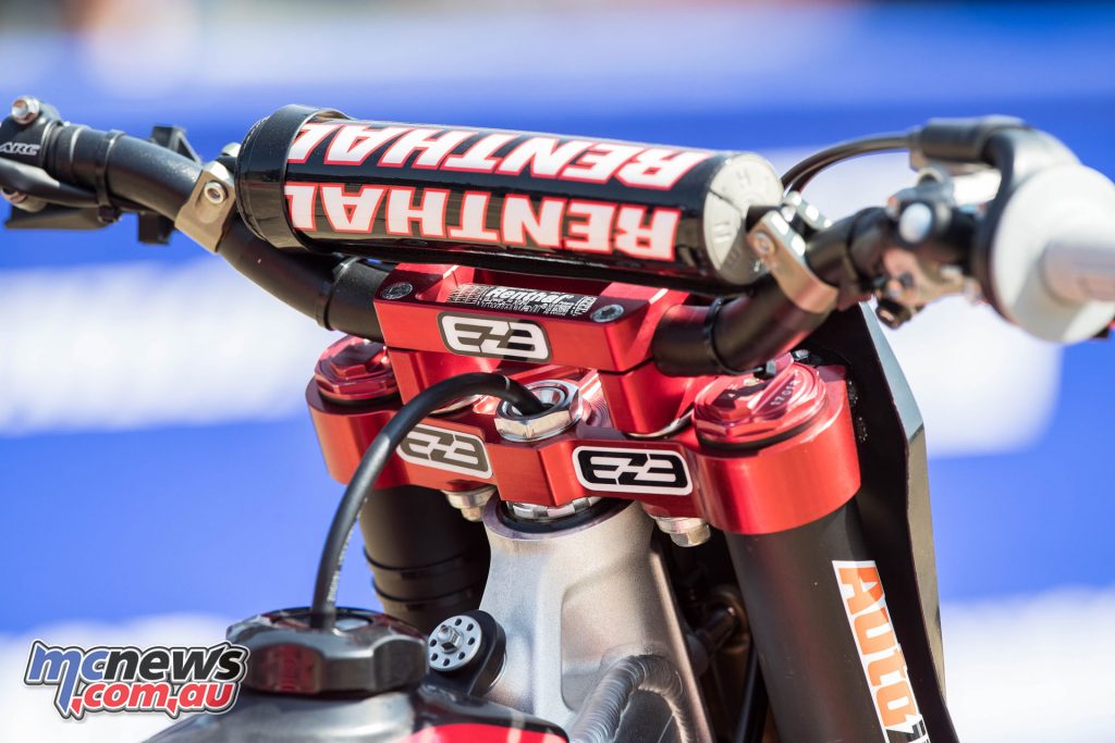 Renthal bars are paired to ARC levers, with Faith running a Hinson clutch