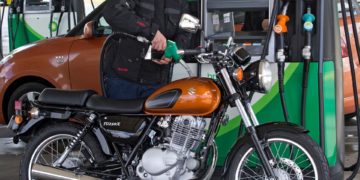 Suzuki TU250X Review | Retro nimble city 250 | LAMS