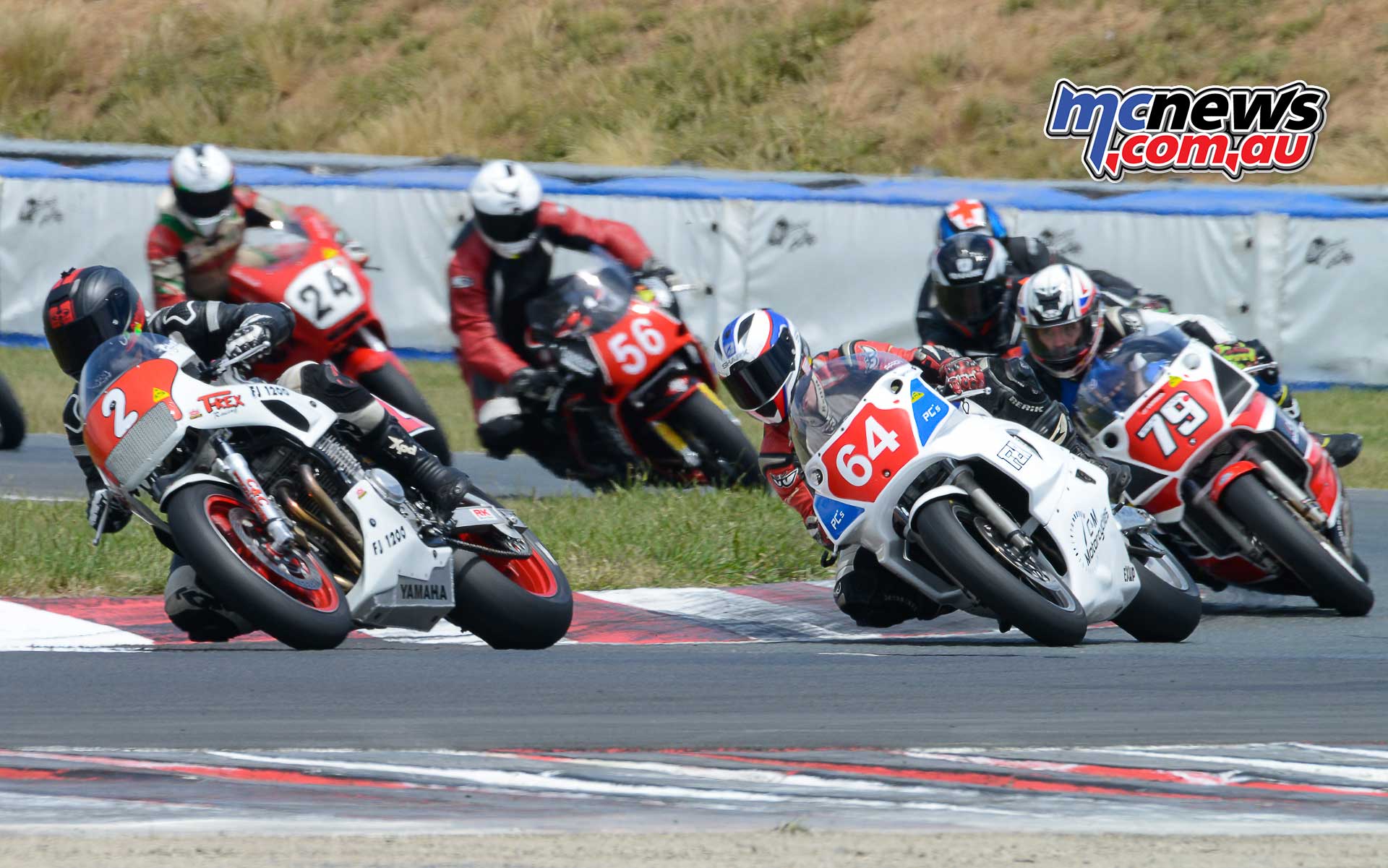 Chas Hern on the T Rex FJ1200 Yamah leads eventual championship winner Aaron Morris on an FZR1000 (1040cc) and Stephen Kairl, also mounted on a similar FZR1000 off the front straight in the Period 6 Unlimited field