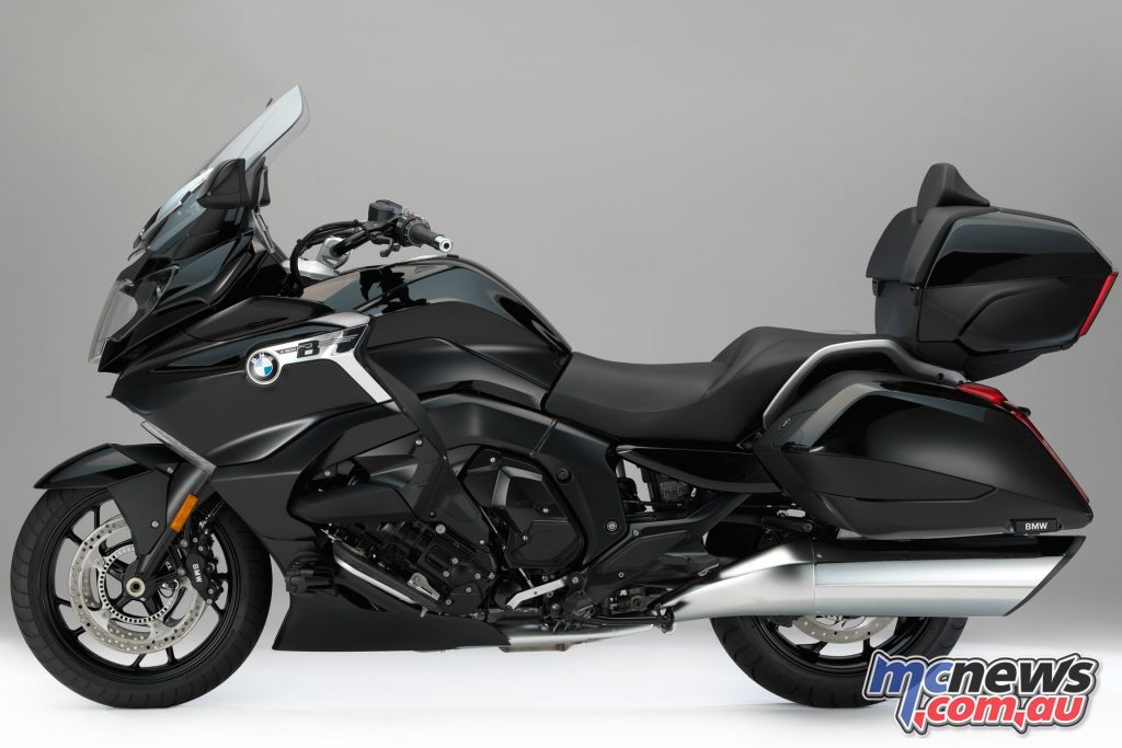 The BMW K 1600 Grand America in Blackstorm metallic