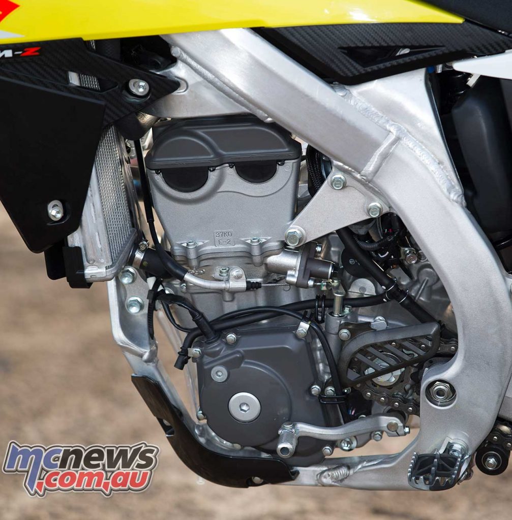The RM-Z450 is linear, smooth and torquey