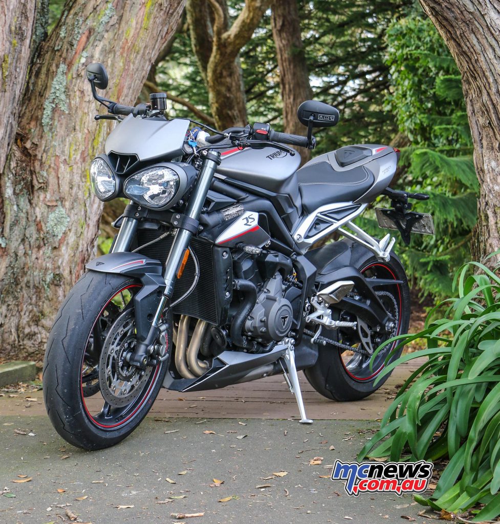 The RS model also boasts 120bhp, a considerable boost from the old 675 Street Triple, as well as a 166kg wet weight