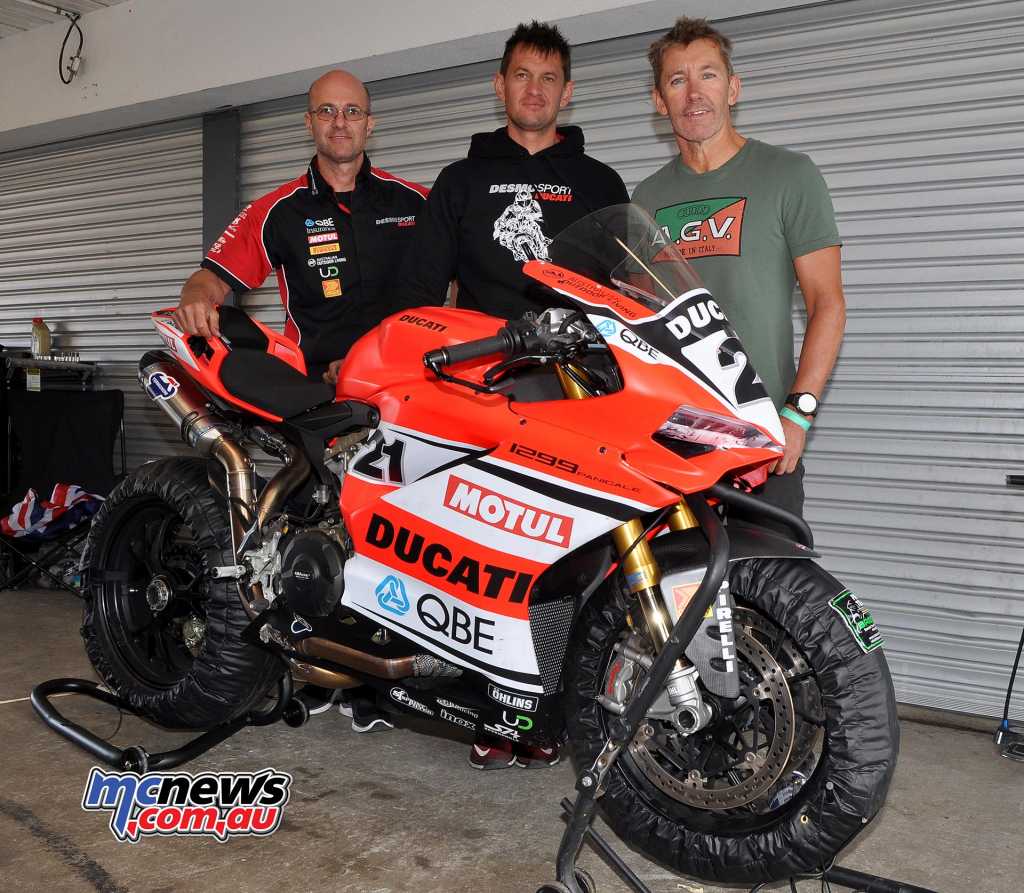 Troy Bayliss with DesmoSport Ducati Team Manager Ben Henry and tech' Paul Free - Image by Colvin
