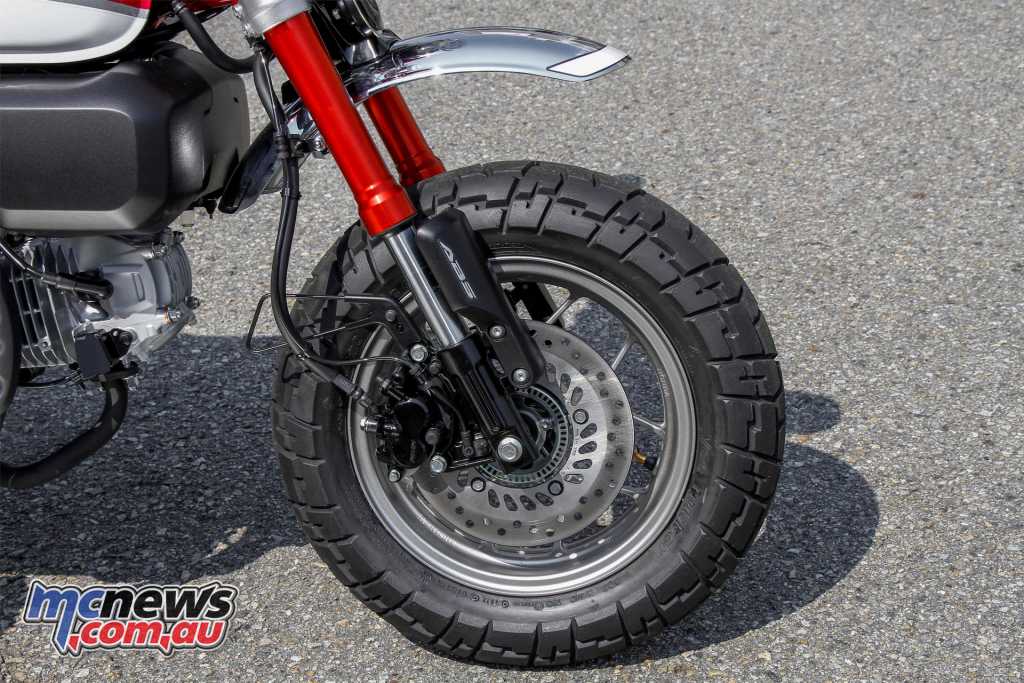 USD forks are featured, with disc brakes and ABS