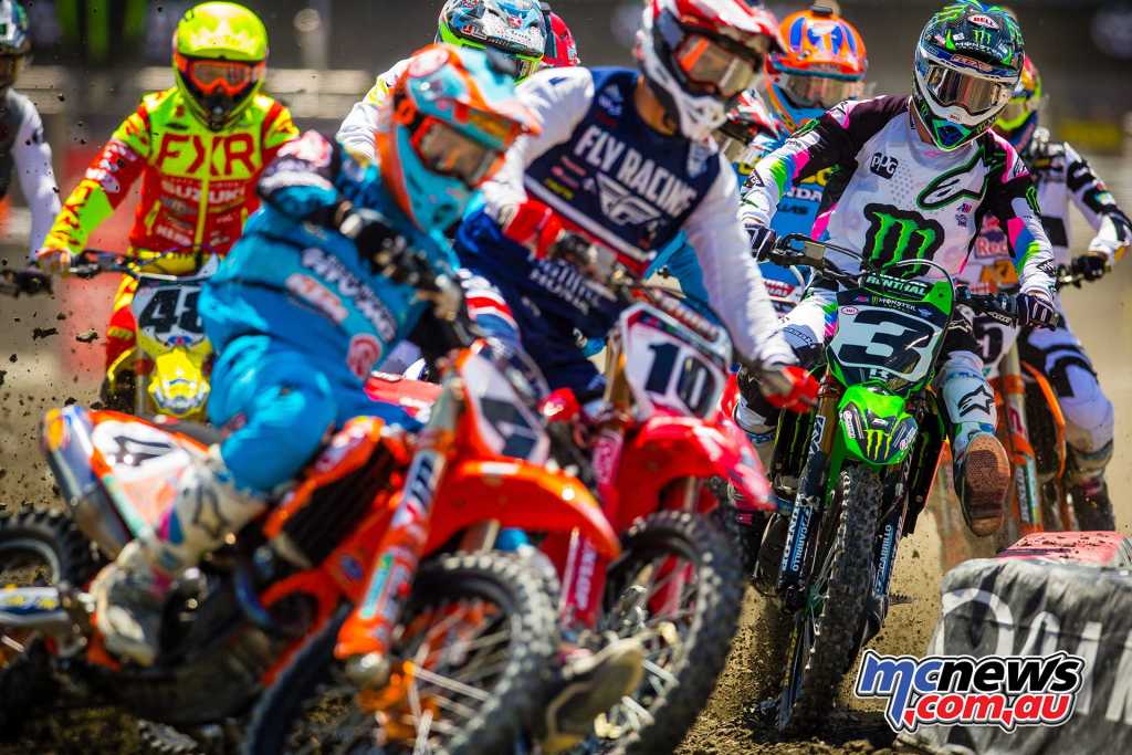 Bagget, Brayton and Tomac in the 450SX start